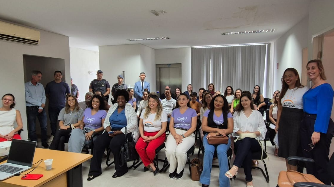 Poderes e entidades se unem para fortalecer políticas públicas voltadas às mulheres